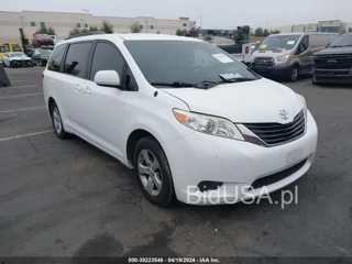 TOYOTA TOYOTA SIENNA LE V6 8 PASSENGER