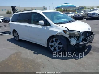 TOYOTA TOYOTA SIENNA SE 8 PASSENGER