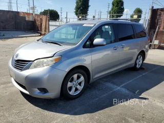 TOYOTA SIENNA LE LE