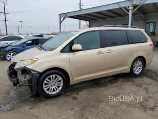 TOYOTA SIENNA XLE XLE