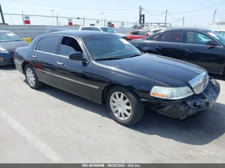 LINCOLN LINCOLN TOWN CAR SIGNATURE LIMITED
