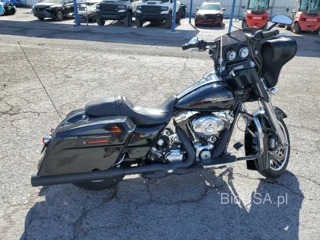 HARLEY-DAVIDSON FLHX STREE STREET GLIDE