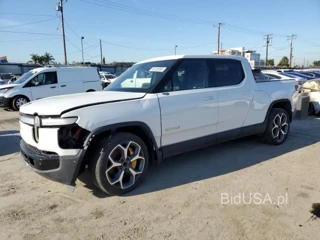 RIVIAN R1T ADVENT ADVENTURE