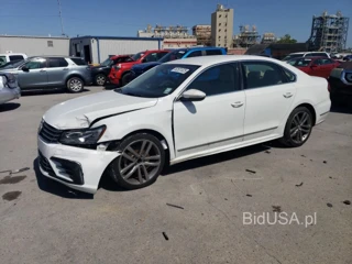 VOLKSWAGEN PASSAT R-L R-LINE
