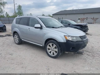 MITSUBISHI MITSUBISHI OUTLANDER SE