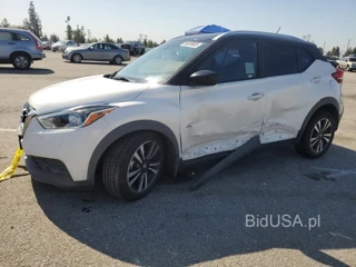 NISSAN KICKS SV SV