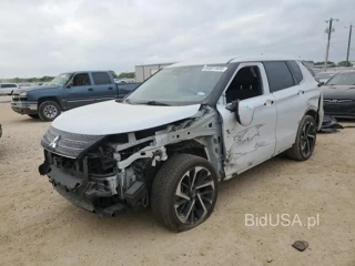 MITSUBISHI OUTLANDER SE
