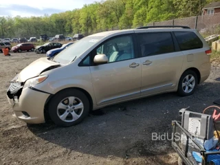 TOYOTA SIENNA LE LE