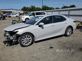 TOYOTA CAMRY LE LE