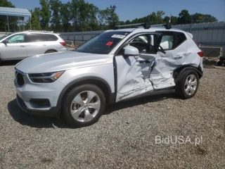 VOLVO XC40 T5 MO T5 MOMENTUM