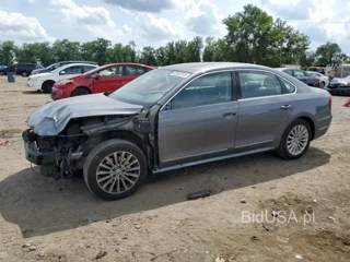 VOLKSWAGEN PASSAT SE SE