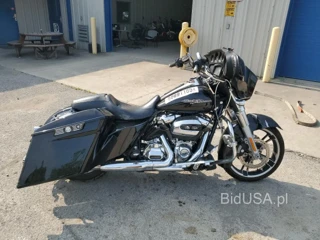 HARLEY-DAVIDSON FLHX STREE STREET GLIDE