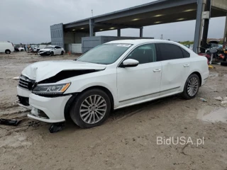 VOLKSWAGEN PASSAT SE SE