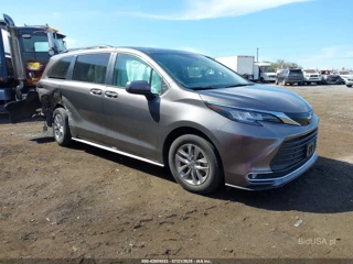 TOYOTA TOYOTA SIENNA XLE
