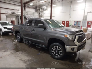 TOYOTA TOYOTA TUNDRA SR5