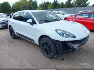 PORSCHE PORSCHE MACAN