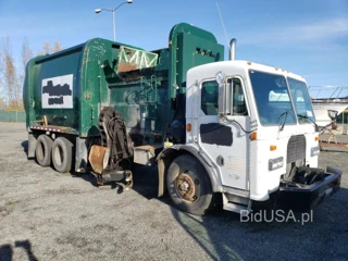PETERBILT 320
