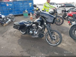 HARLEY-DAVIDSON HARLEY-DAVIDSON FLHX STREET GLIDE