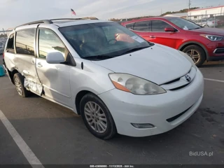 TOYOTA TOYOTA SIENNA XLE