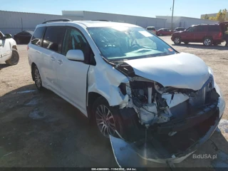 TOYOTA TOYOTA SIENNA XLE 8 PASSENGER