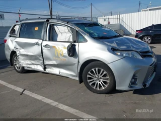 TOYOTA TOYOTA SIENNA XLE