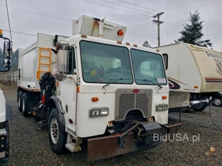 PETERBILT 320