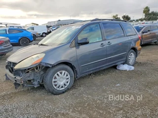 TOYOTA SIENNA CE