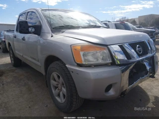 NISSAN NISSAN TITAN SE