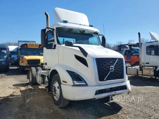 VOLVO VNR