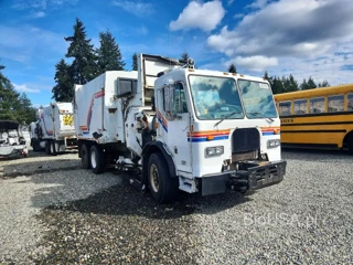 PETERBILT 320