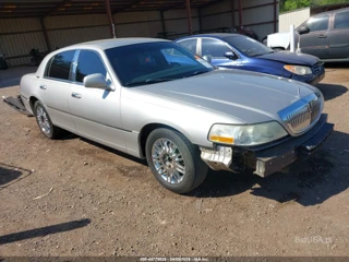 LINCOLN LINCOLN TOWN CAR SIGNATURE LIMITED