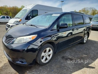 TOYOTA SIENNA LE