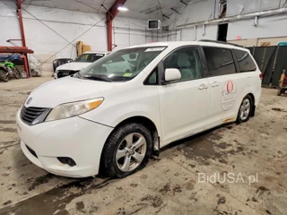 TOYOTA SIENNA LE