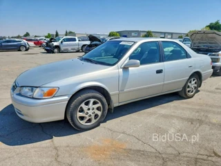 TOYOTA CAMRY LE V6