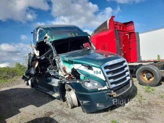 FREIGHTLINER CASCADIA 126