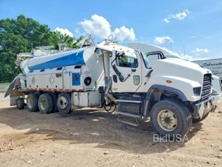 FREIGHTLINER 114SD