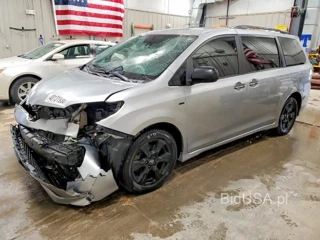TOYOTA SIENNA SE 7-PASSENGER