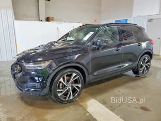 VOLVO XC40 T5 R-DESIGN