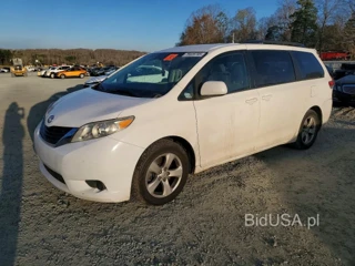 TOYOTA SIENNA LE