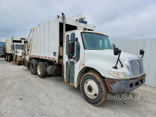 INTERNATIONAL 4400