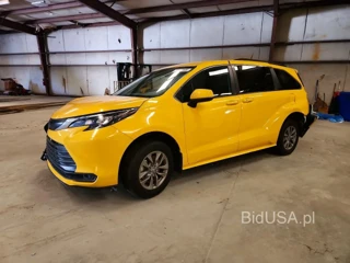 TOYOTA SIENNA LE