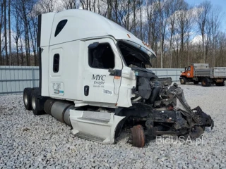 FREIGHTLINER CASCADIA 126