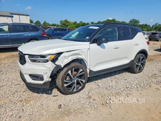VOLVO XC40 T5 R-DESIGN