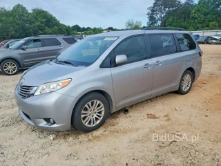 TOYOTA SIENNA XLE 8-PASSENGER