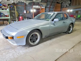 PORSCHE 944