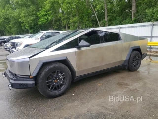 TESLA CYBERTRUCK