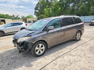 TOYOTA SIENNA LE