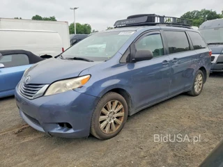TOYOTA SIENNA LE