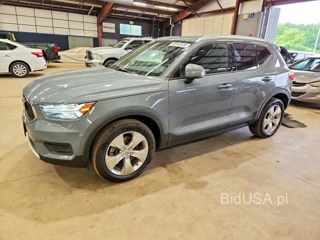 VOLVO XC40 T5 MOMENTUM