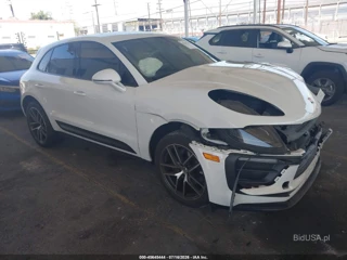 PORSCHE PORSCHE MACAN T